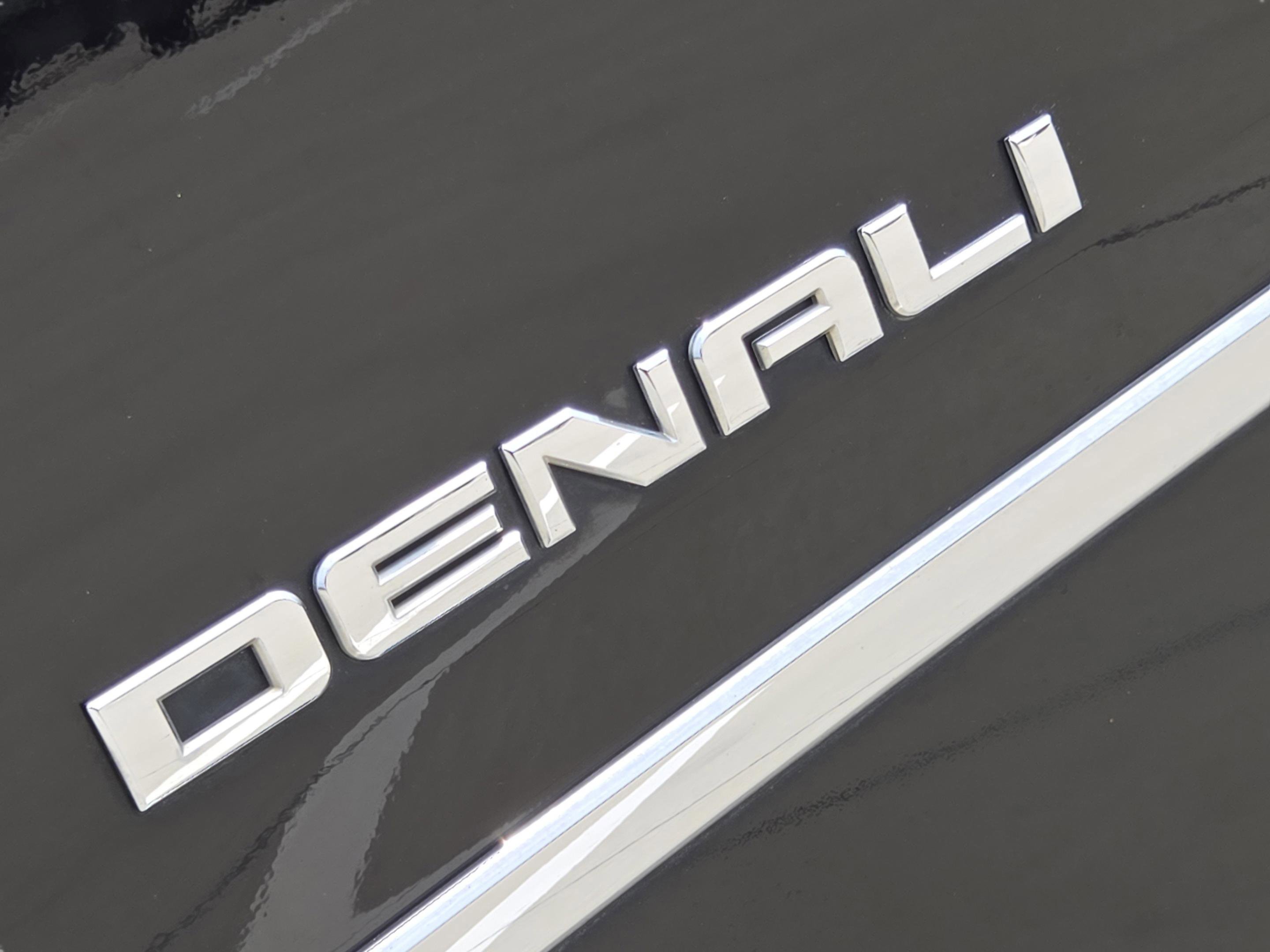 Used 2019 GMC Yukon XL Denali w/ Denali Ultimate Package AWD/4WD image 12