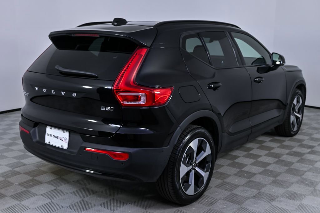 Certified 2025 Volvo XC40 B5 Plus image 29
