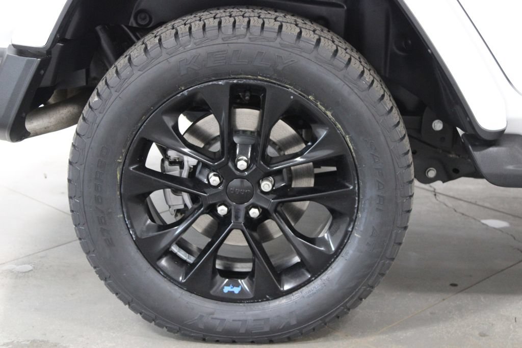 Used 2023 Jeep Wrangler Unlimited Sahara w/ Cold Weather Group AWD/4WD image 17