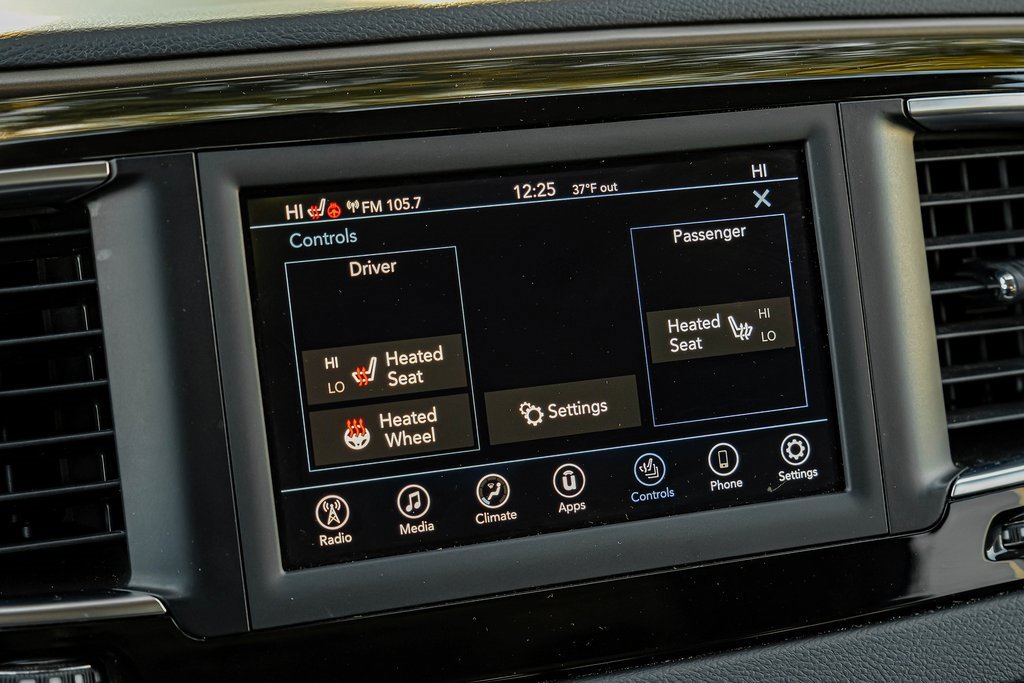 Used 2019 Chrysler Pacifica Touring-L image 37