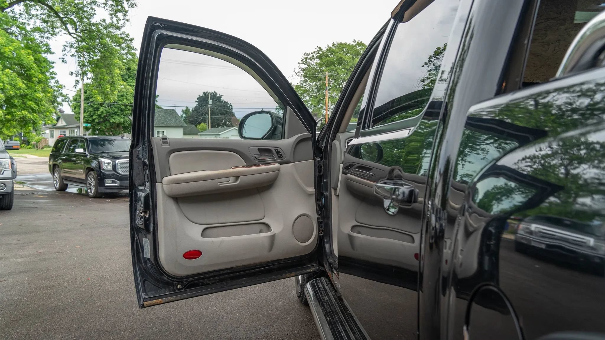 Used 2007 Chevrolet Silverado 1500 LTZ w/ Safety Package AWD/4WD image 13