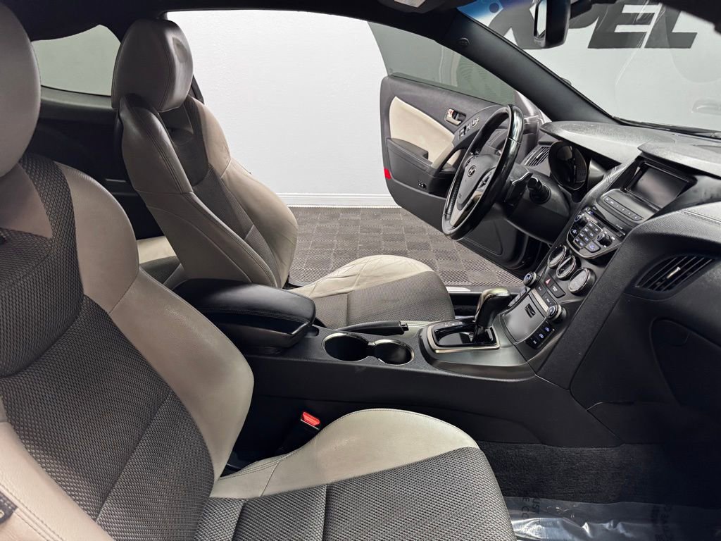 Used 2016 Hyundai Genesis 3.8 RWD image 42