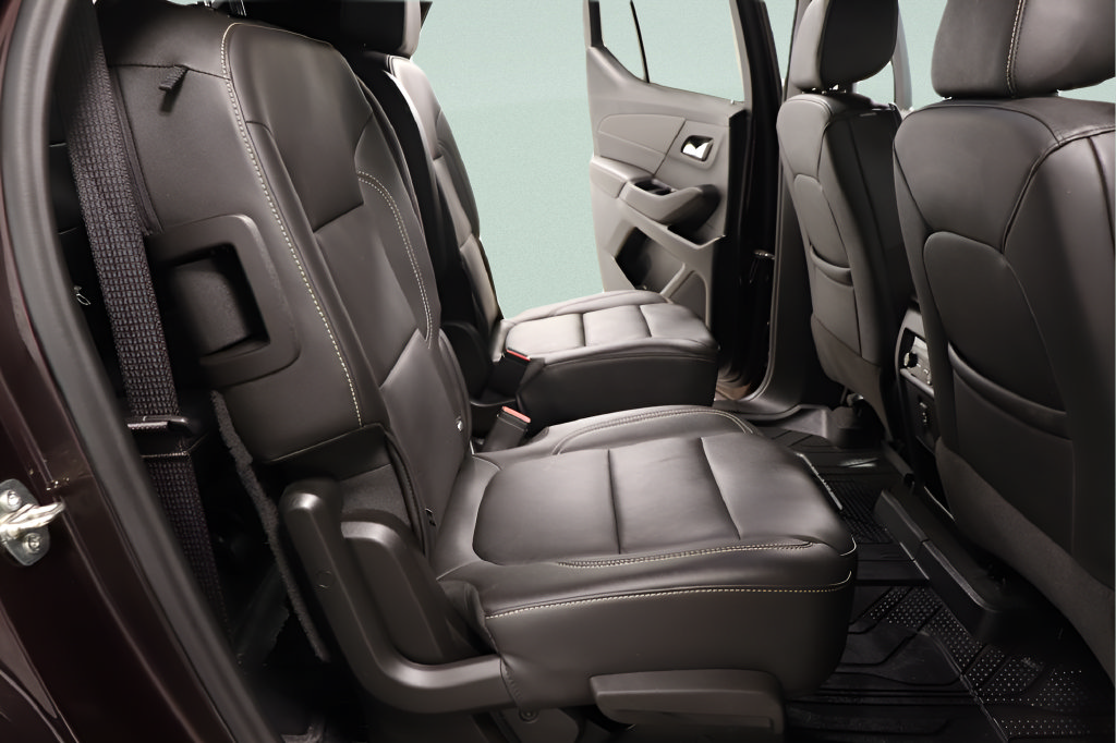 Used 2023 Chevrolet Traverse LT w/ LPO, Floor Liner Package AWD/4WD image 30