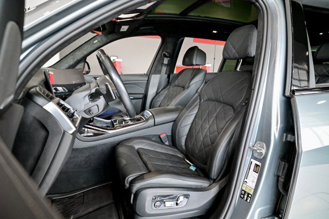 Used 2024 BMW X7 xDrive40i w/ M Sport Package image 13