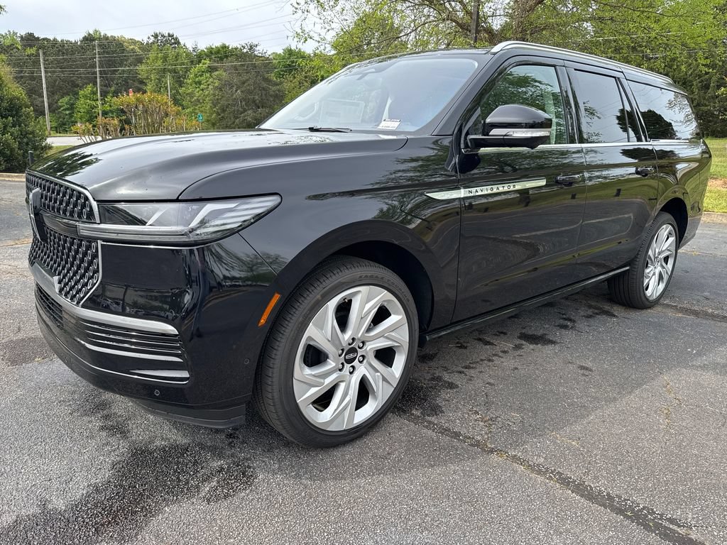 New 2025 Lincoln Navigator L Reserve AWD/4WD image 3