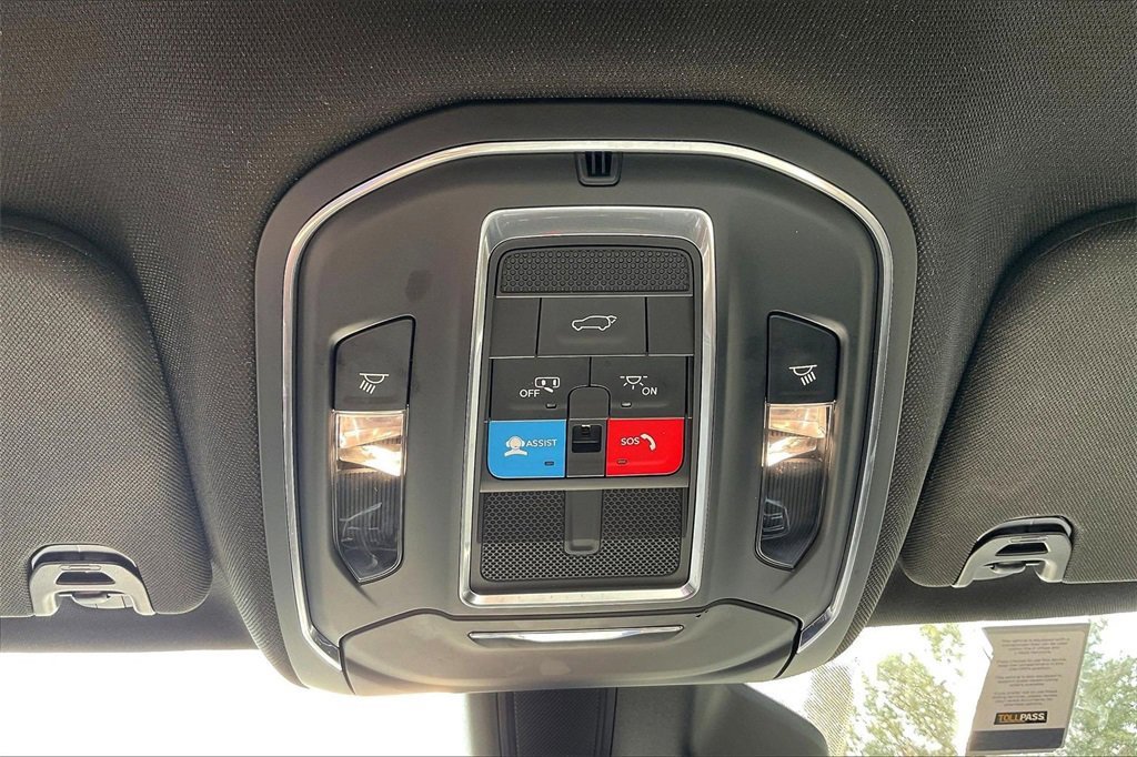 Used 2024 Jeep Wagoneer Series II w/ Flexible Seating Group image 25