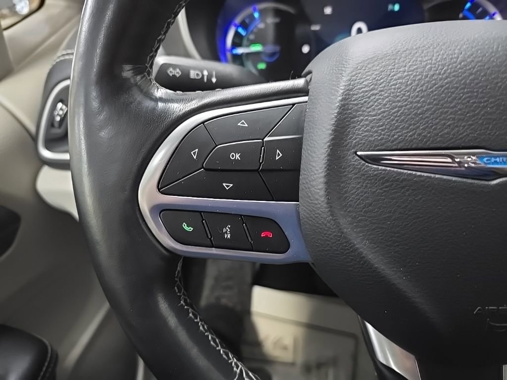 Used 2021 Chrysler Pacifica Touring-L image 19