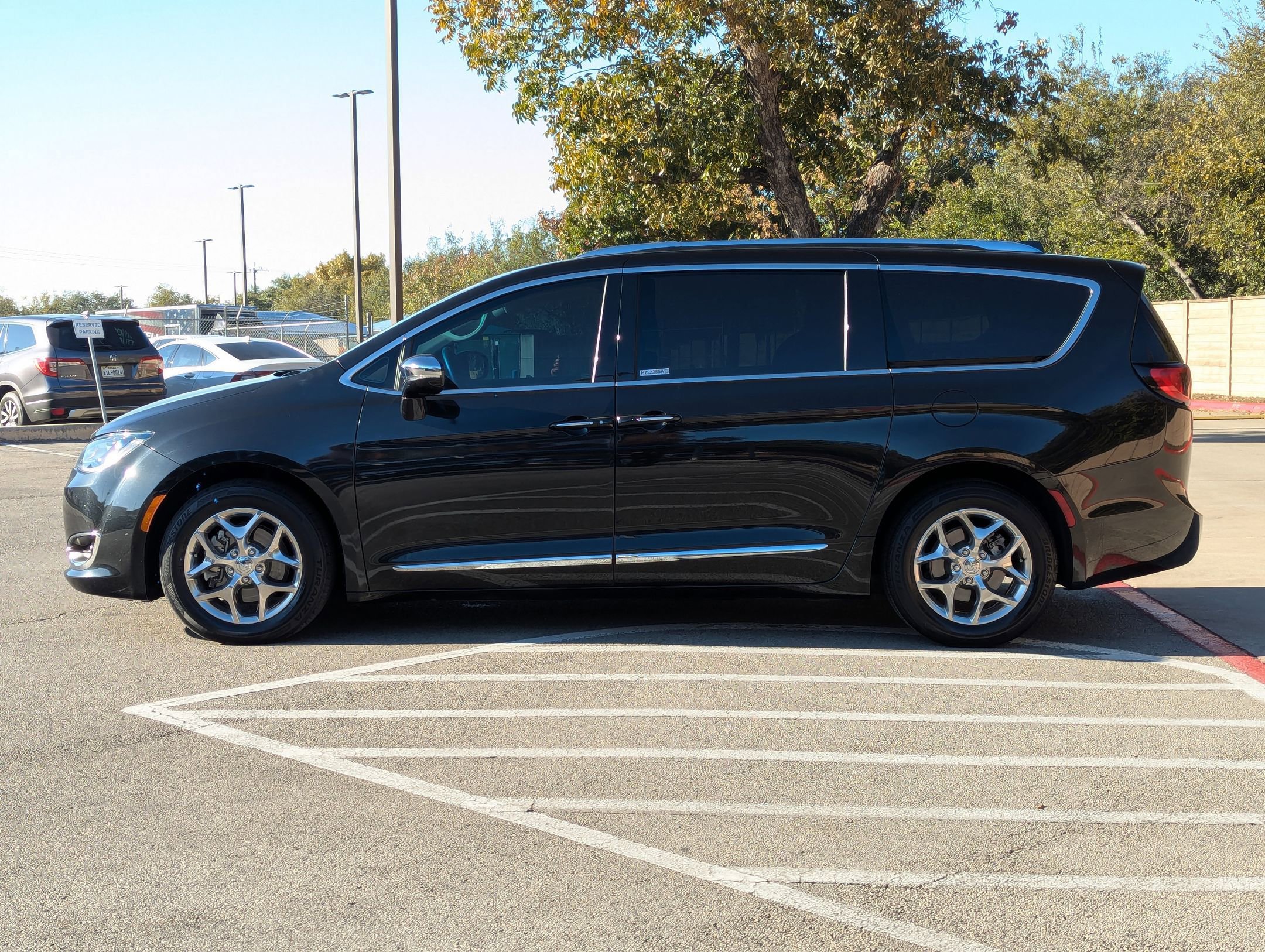 Used 2019 Chrysler Pacifica Limited image 7