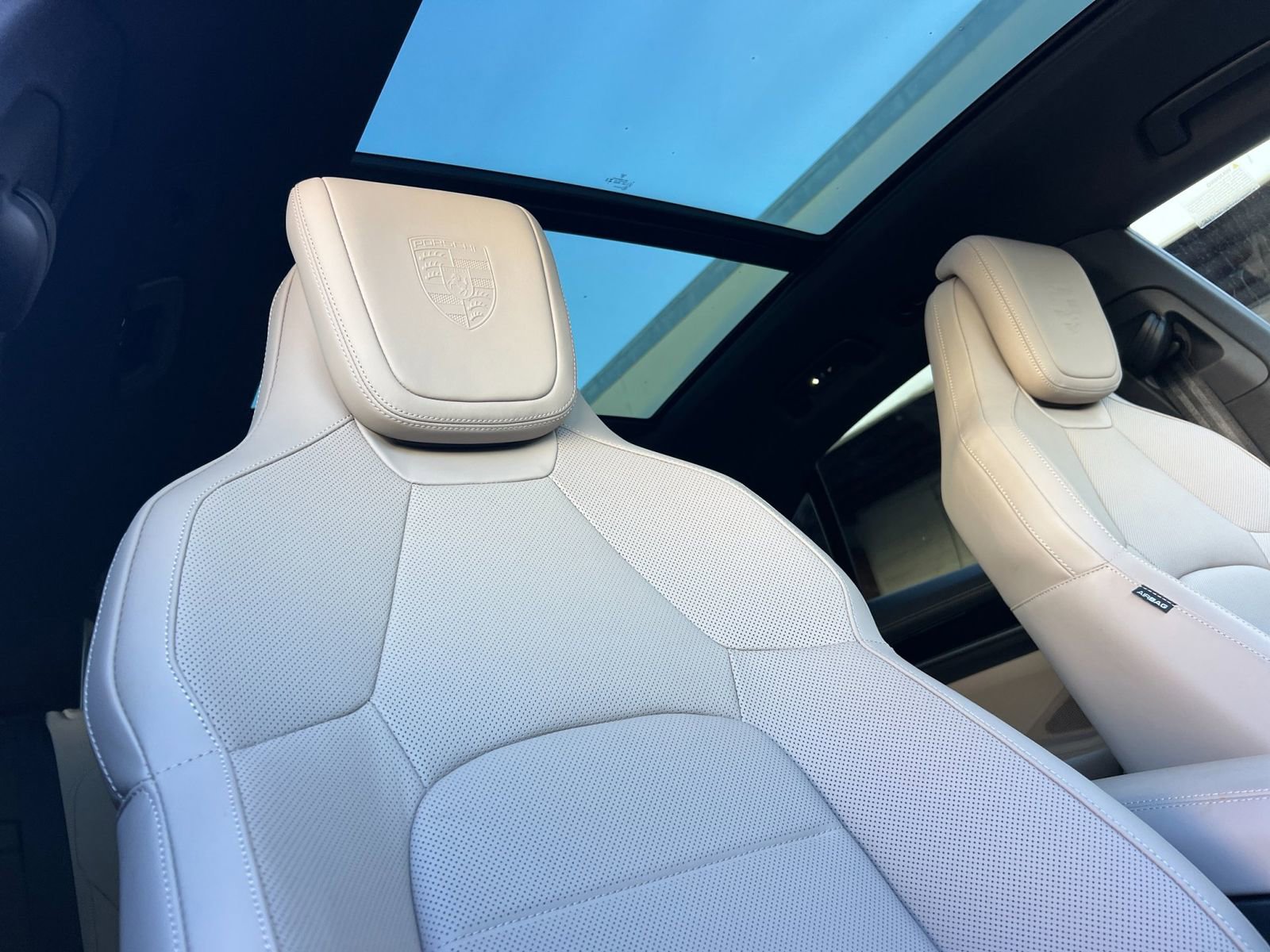 Certified 2025 Porsche Macan Electric image 19