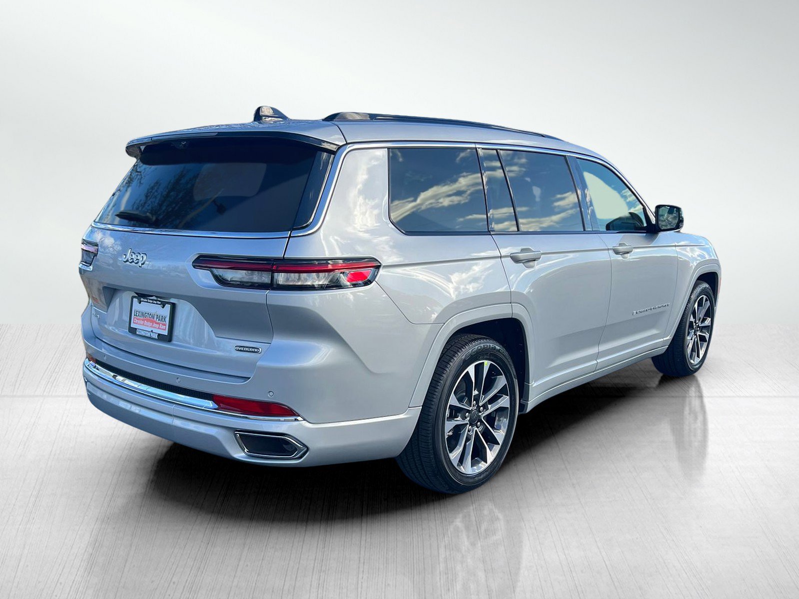 New 2025 Jeep Grand Cherokee L Overland w/ Luxury Tech Group IV image 8