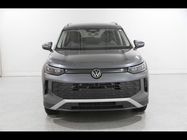 Certified 2025 Volkswagen Tiguan S AWD/4WD image 2