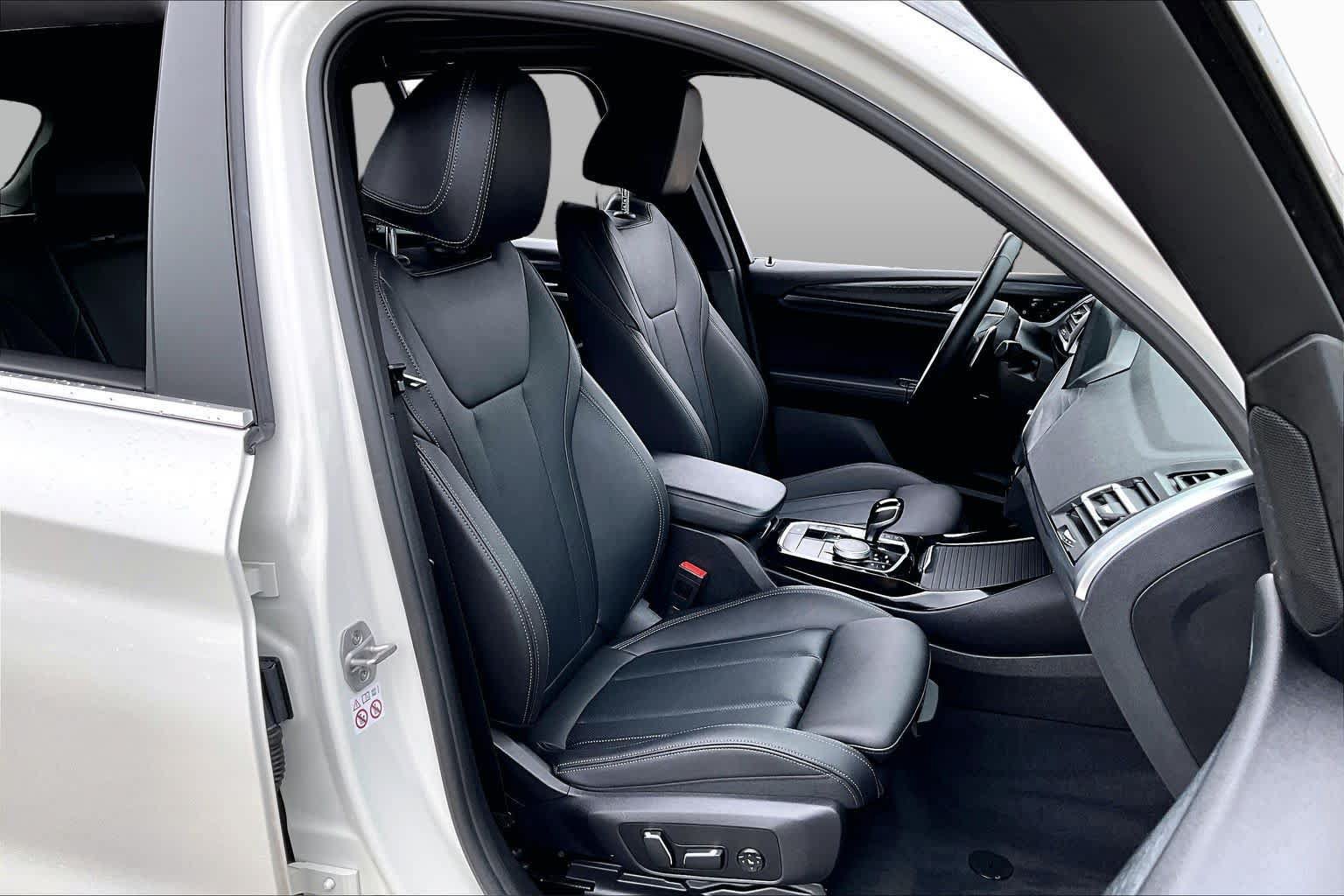 Used 2024 BMW X3 sDrive30i w/ Premium Package w/ZPA RWD image 9