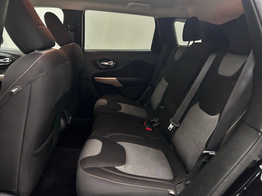 Used 2017 Jeep Cherokee Altitude image 14