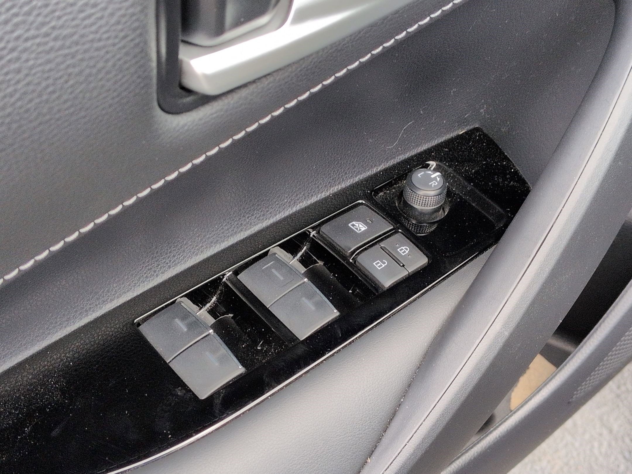 Used 2025 Toyota Corolla SE w/ SE Package FWD image 15