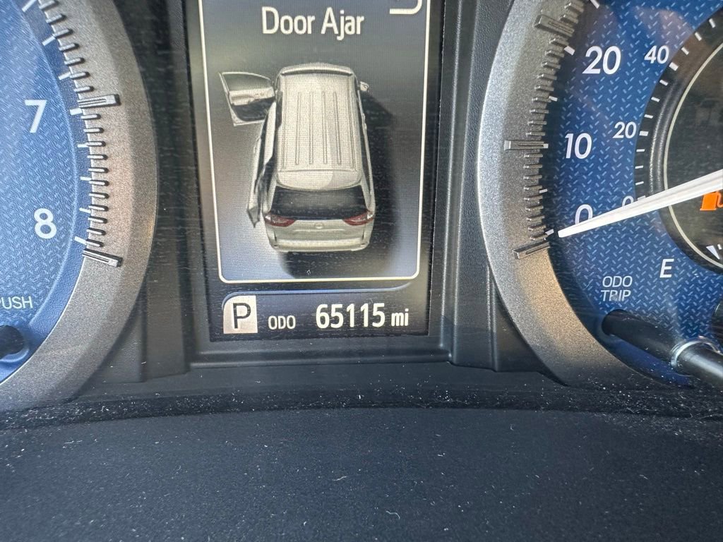 Used 2020 Toyota Sienna LE w/ Carpet Mat Package image 9