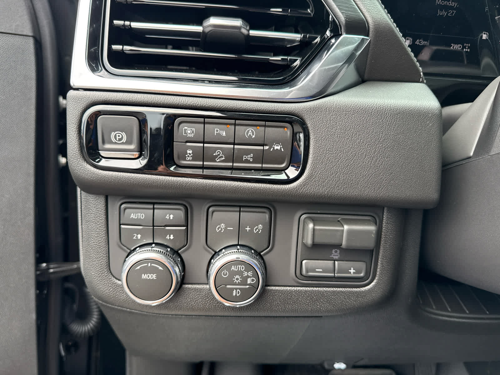 New 2026 GMC Yukon Denali w/ Advanced Technology Package AWD/4WD image 15