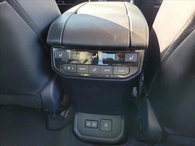 Used 2026 Toyota Highlander Platinum AWD/4WD image 17