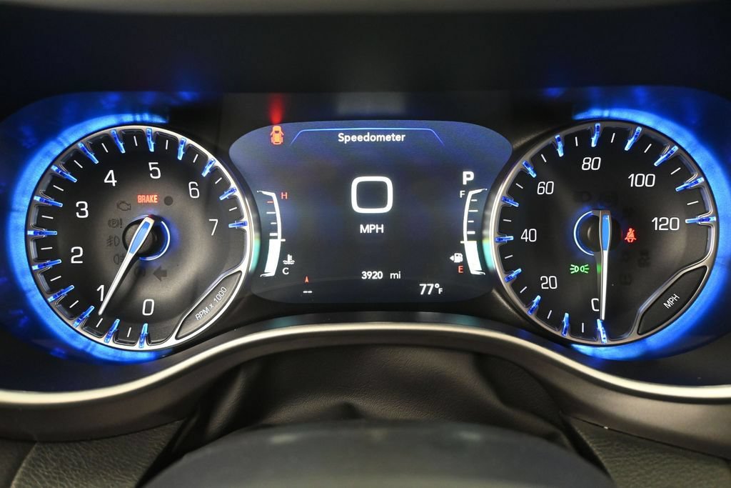 Used 2026 Chrysler Voyager LX FWD image 16