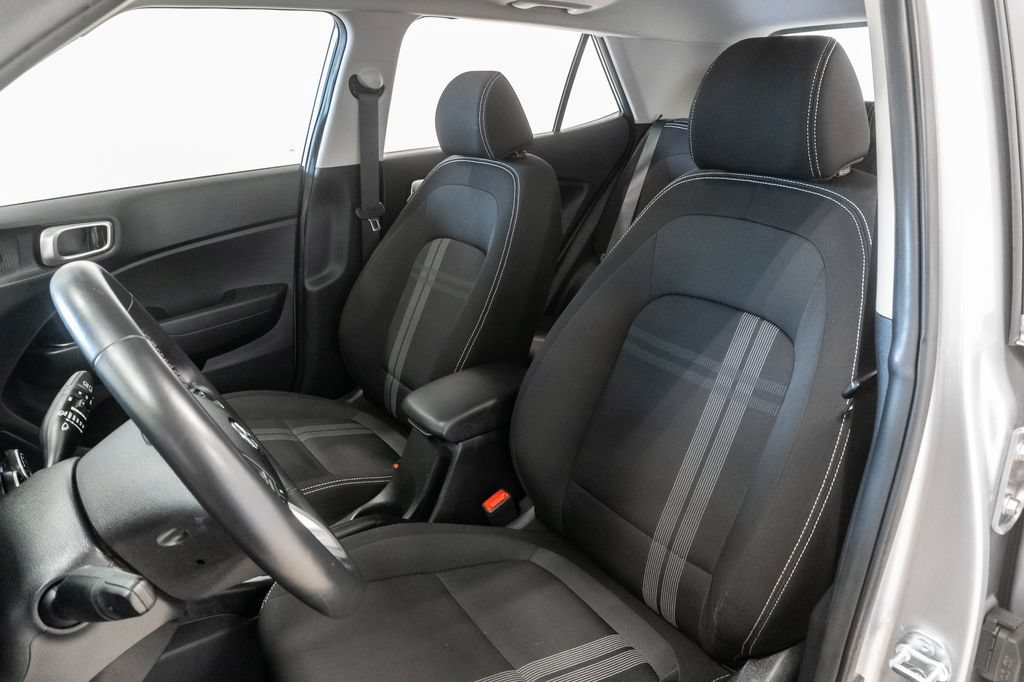 Used 2025 Hyundai Venue SEL FWD image 10