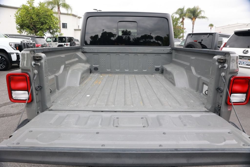 Used 2022 Jeep Gladiator Mojave w/ Cold Weather Group AWD/4WD image 37