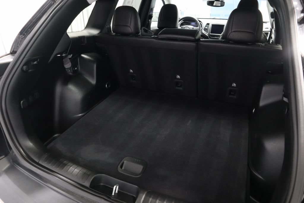 Used 2022 Jeep Cherokee Latitude Lux FWD image 12