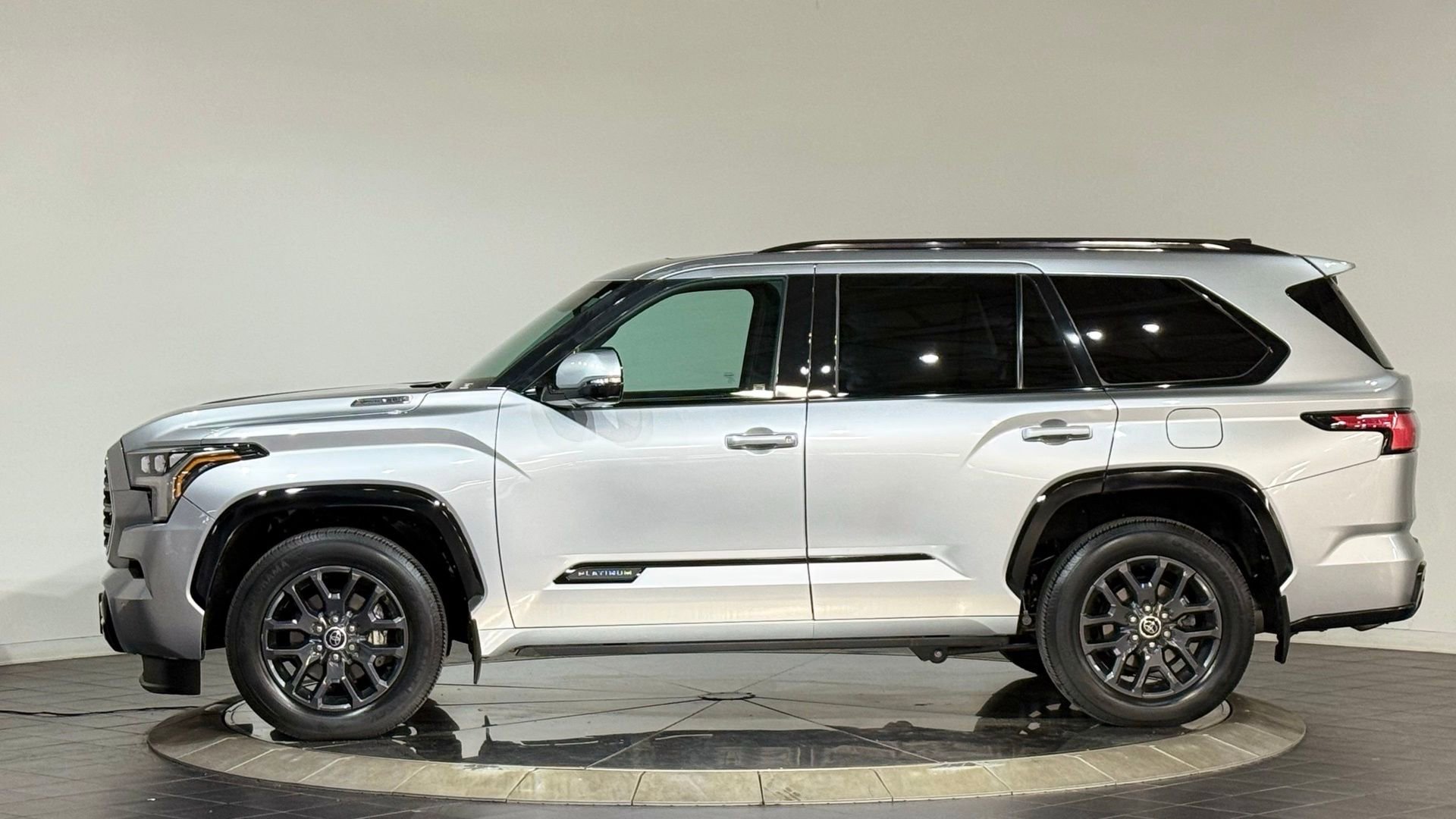 Used 2023 Toyota Sequoia Platinum image 5