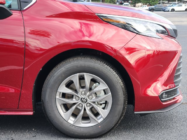 New 2026 Toyota Sienna XLE FWD image 6