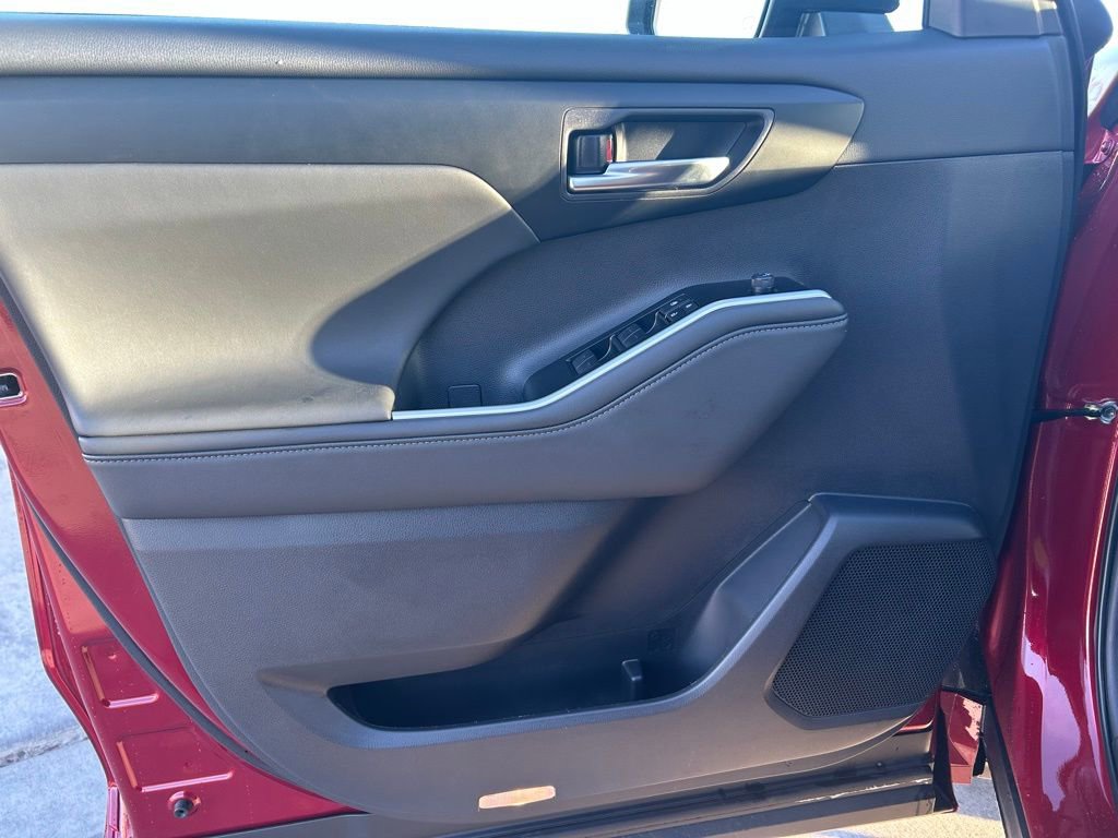 Used 2026 Toyota Highlander XSE image 10