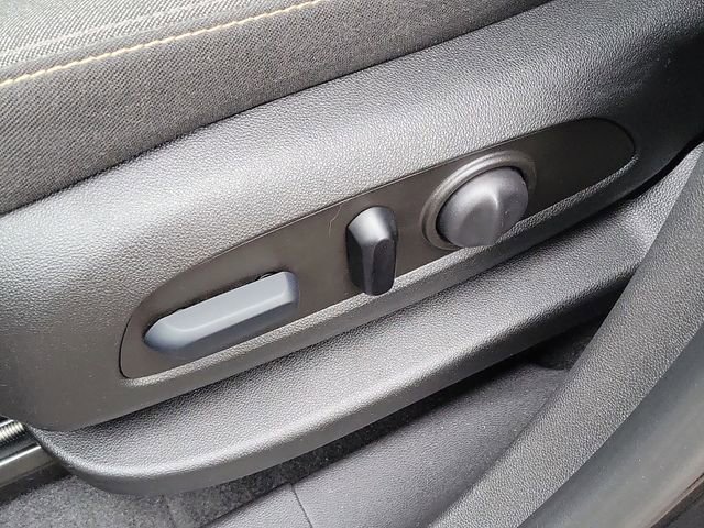 Used 2023 Chevrolet Equinox LT FWD image 22