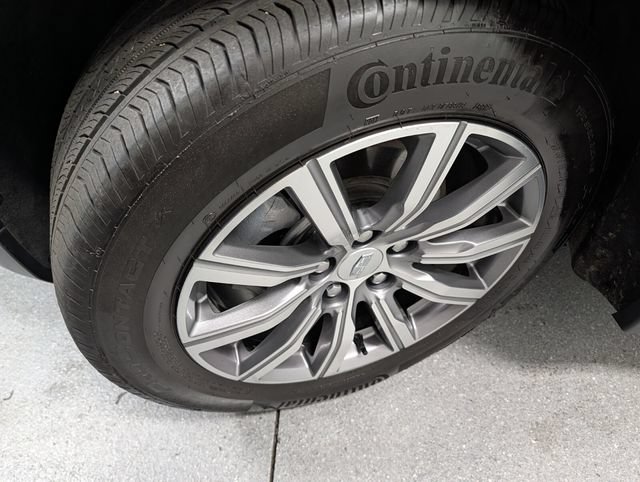 Used 2022 Cadillac XT4 Sport w/ Enhanced Visibility Package AWD/4WD image 9