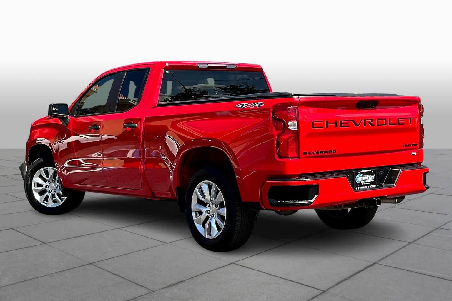 Used 2020 Chevrolet Silverado 1500 Custom w/ Custom Value Package AWD/4WD image 13