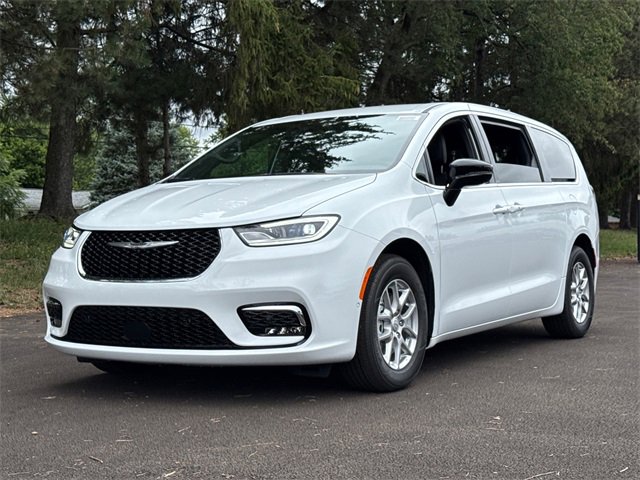 New 2026 Chrysler Pacifica Select image 9