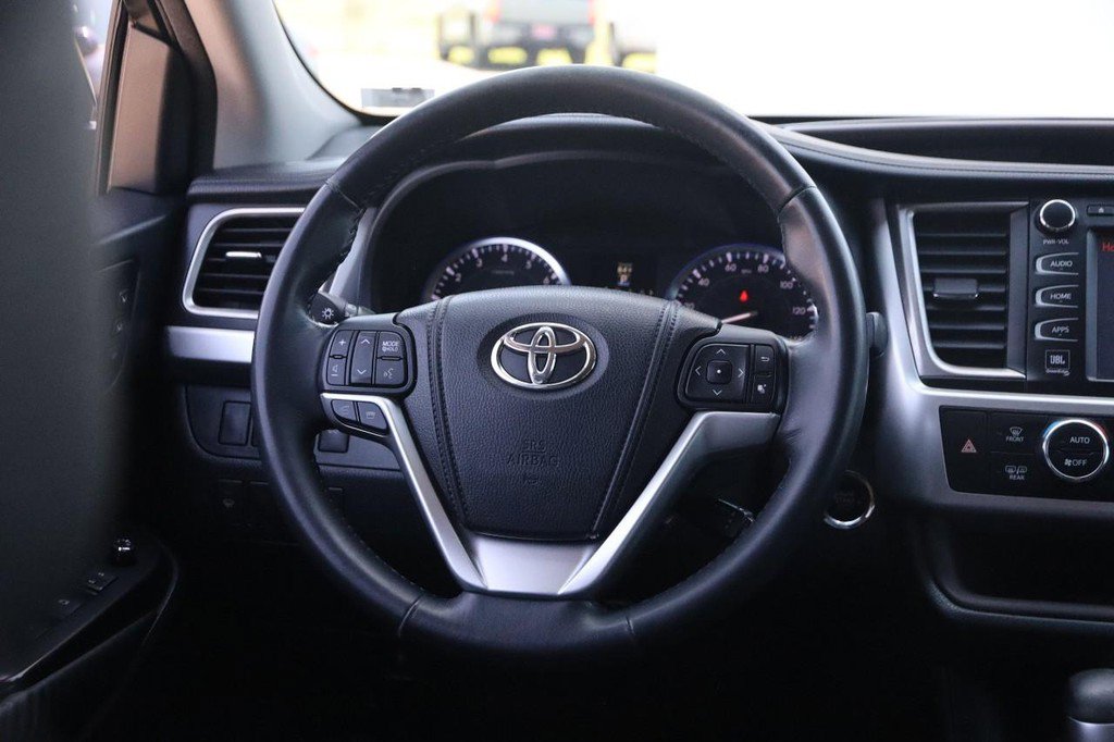 Used 2014 Toyota Highlander Limited AWD/4WD image 16
