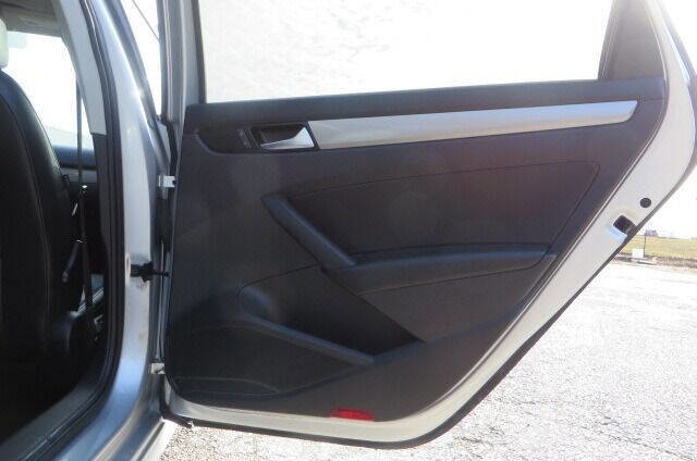 Used 2014 Volkswagen Passat 1.8T Wolfsburg Edition image 38