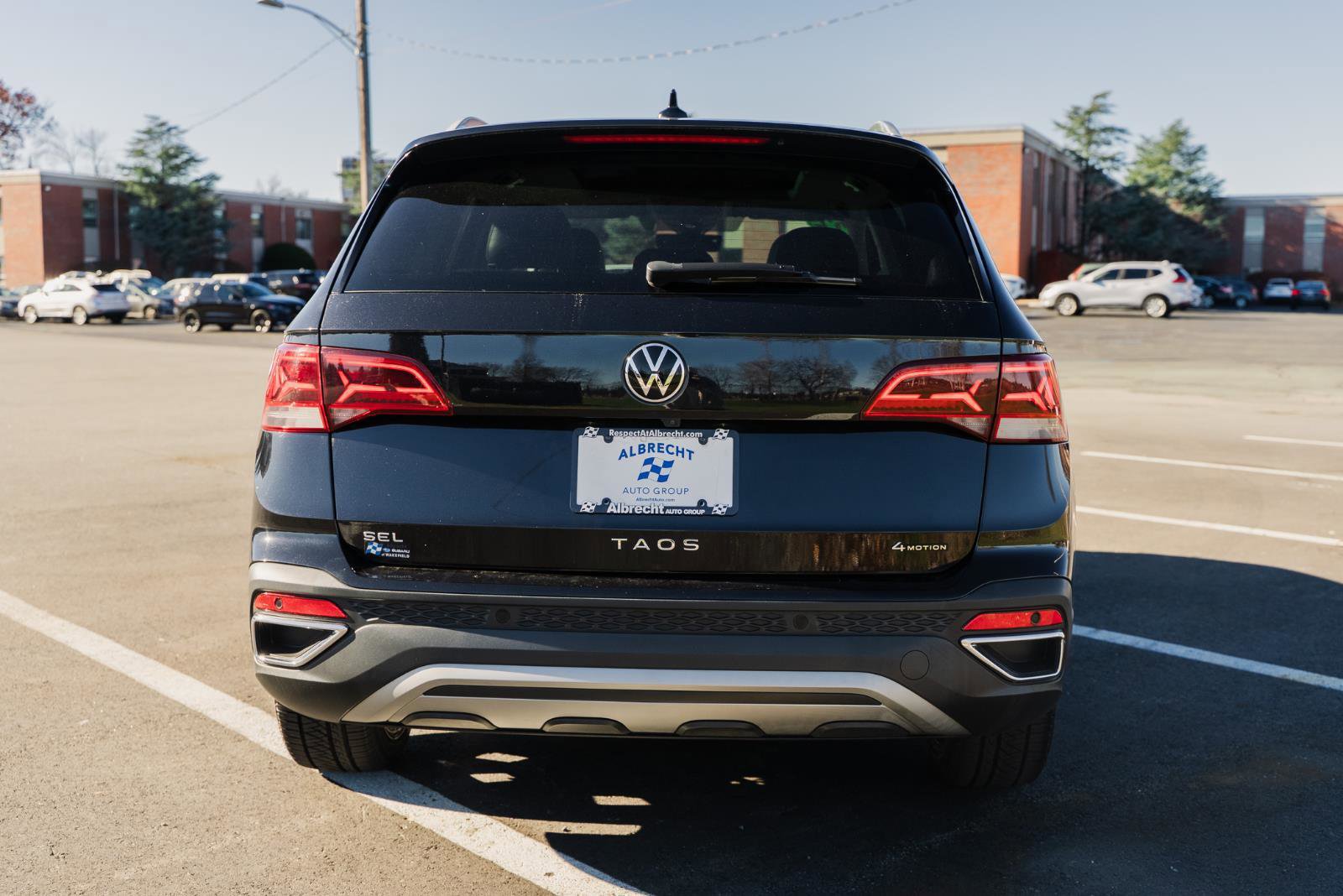 Used 2022 Volkswagen Taos SEL w/ Panoramic Sunroof Package image 5