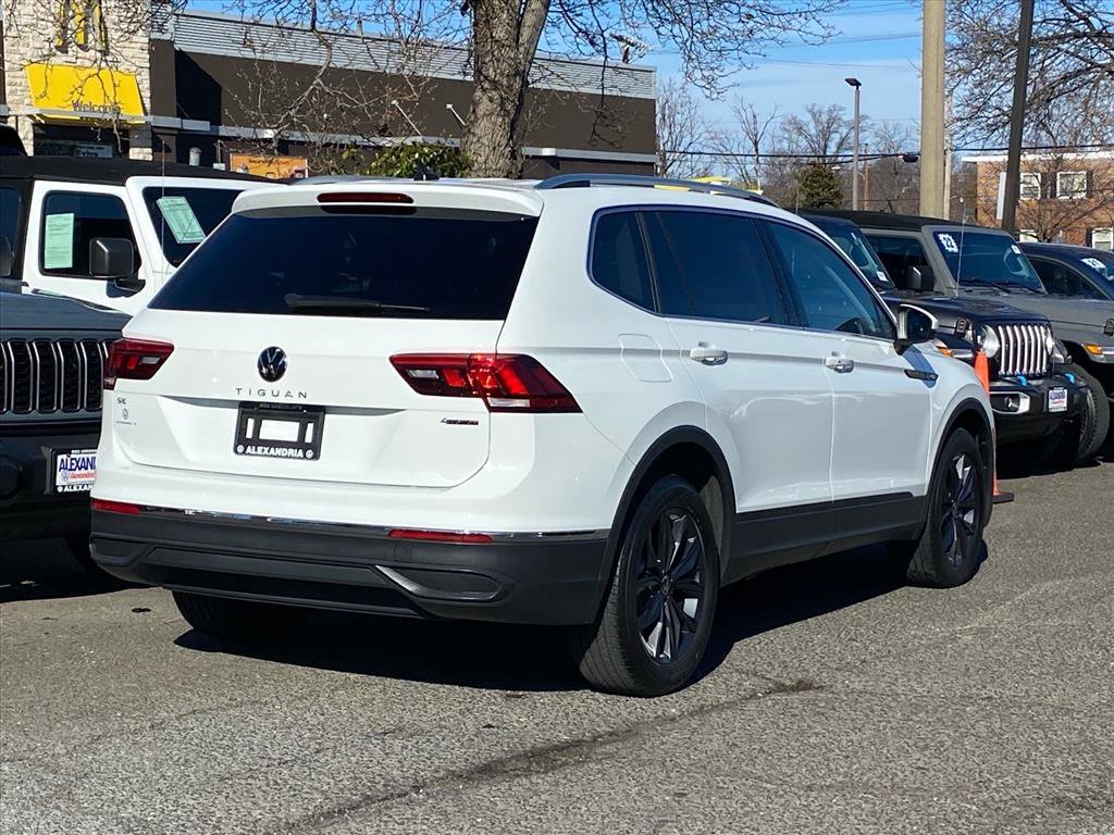 Certified 2022 Volkswagen Tiguan SE image 3