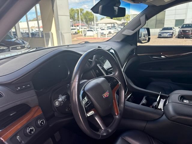 Used 2019 Cadillac Escalade Luxury AWD/4WD image 16
