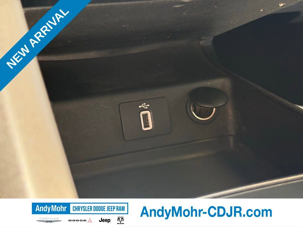Used 2017 Ford Fusion SE w/ Fusion SE Technology Package FWD image 22