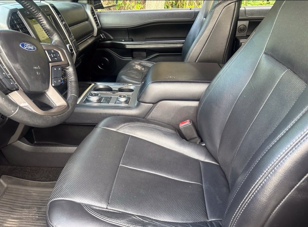 Used 2018 Ford Expedition XLT w/ Equipment Group 202A AWD/4WD image 10