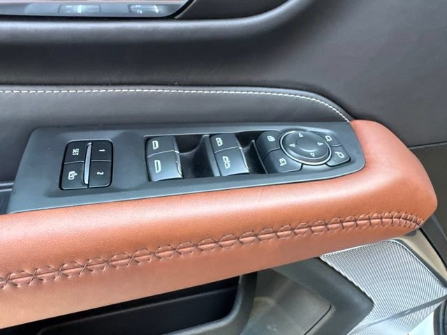 Used 2023 GMC Yukon XL Denali Ultimate AWD/4WD image 9