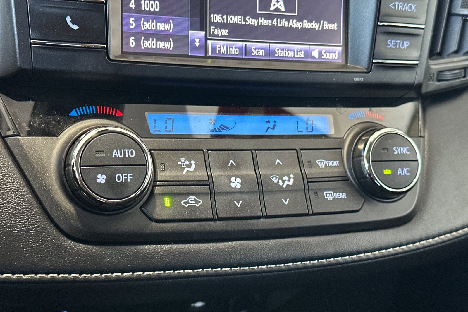 Used 2018 Toyota RAV4 LE w/ Carpet Mat Package AWD/4WD image 20