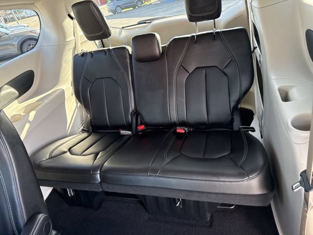 Used 2024 Chrysler Pacifica Touring-L FWD image 33