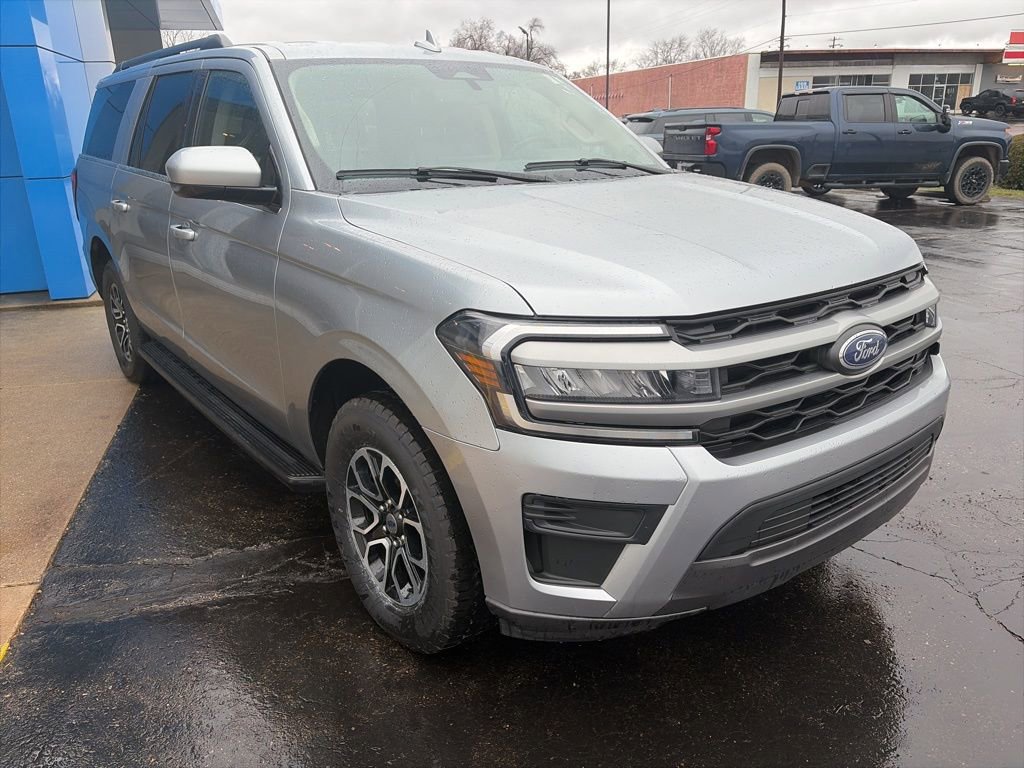 Used 2024 Ford Expedition Max XLT image 5