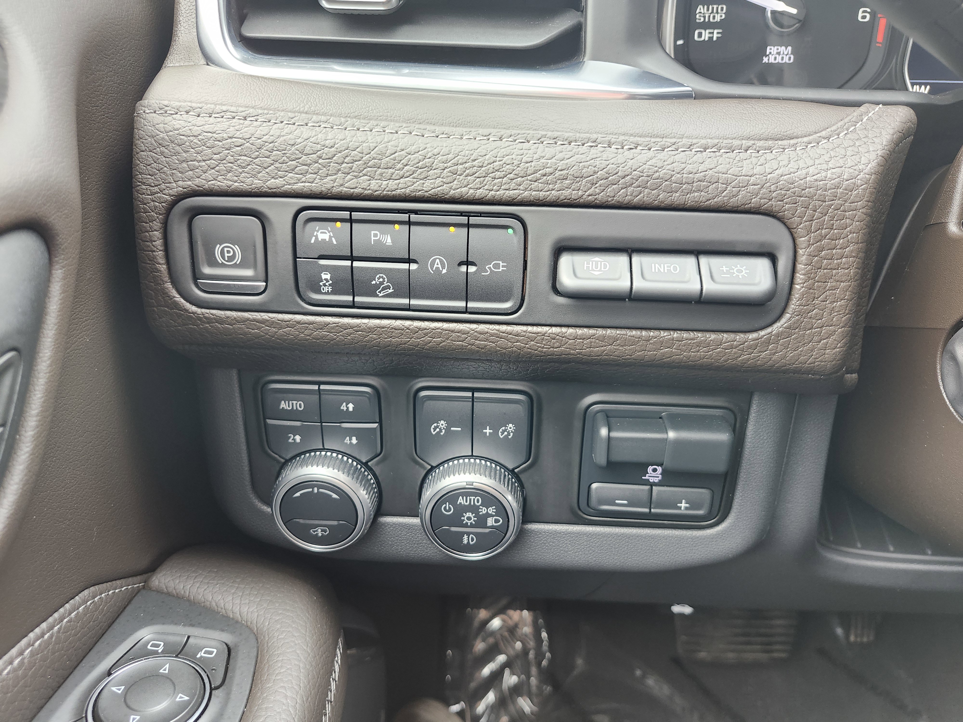 Used 2021 GMC Yukon XL Denali w/ Denali Ultimate Package image 39