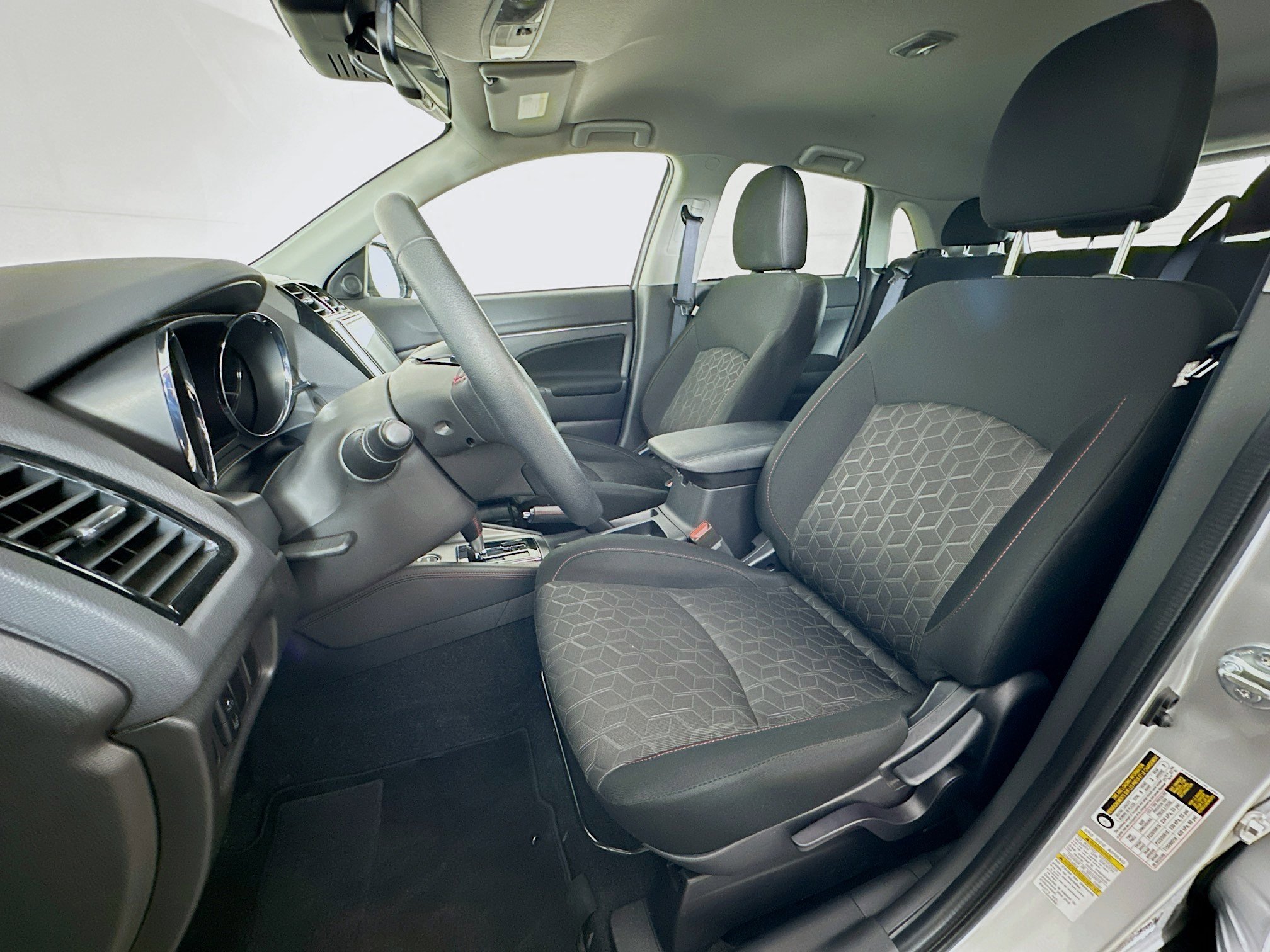 Used 2025 Mitsubishi Outlander Sport LE AWD/4WD image 13