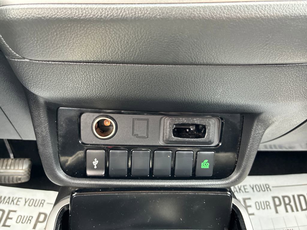 Used 2020 Mitsubishi Outlander SE image 24