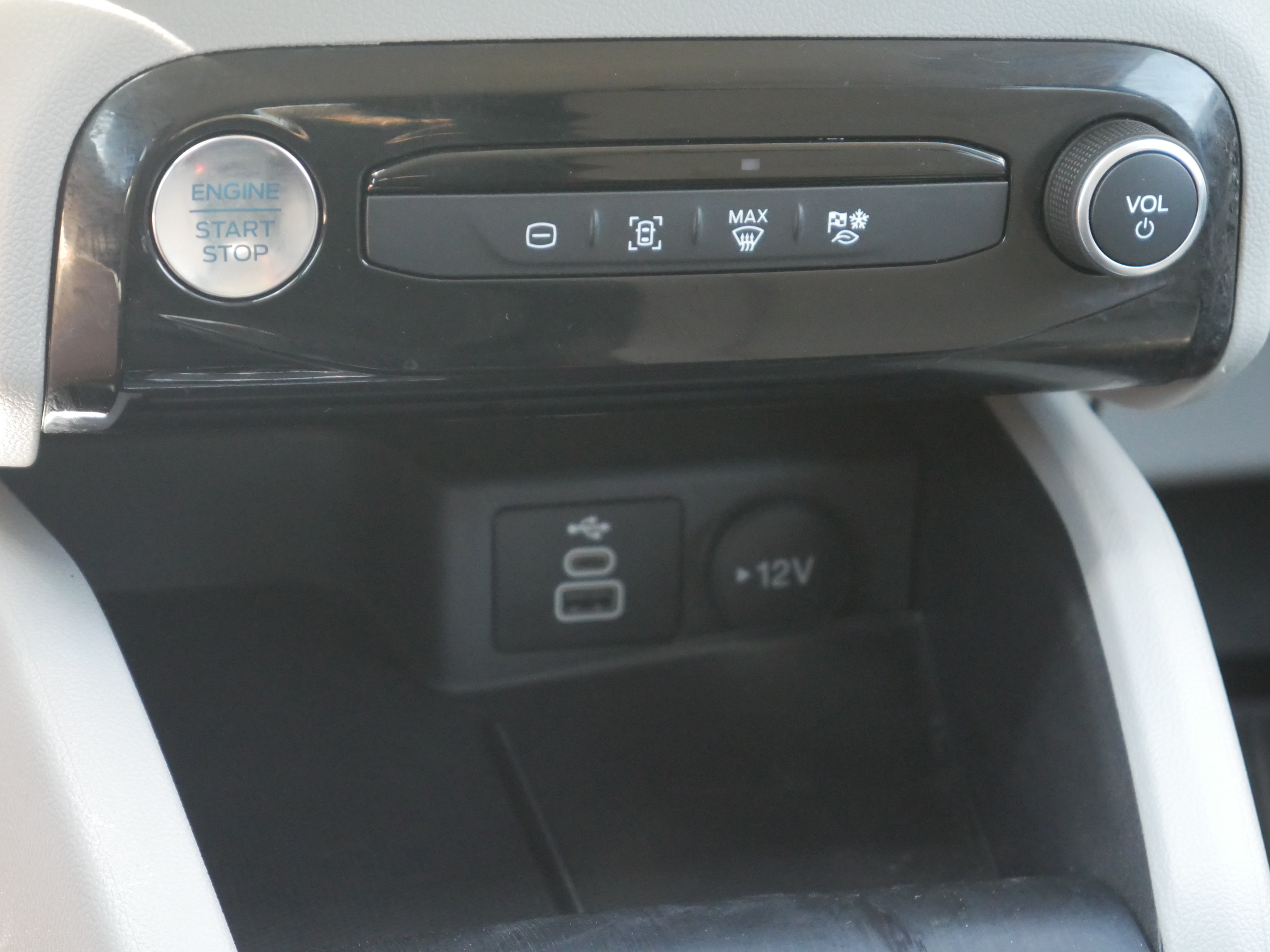 Certified 2024 Ford Escape SE FWD image 13