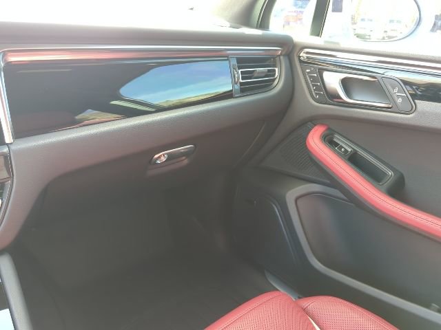 Used 2025 Porsche Macan S image 8
