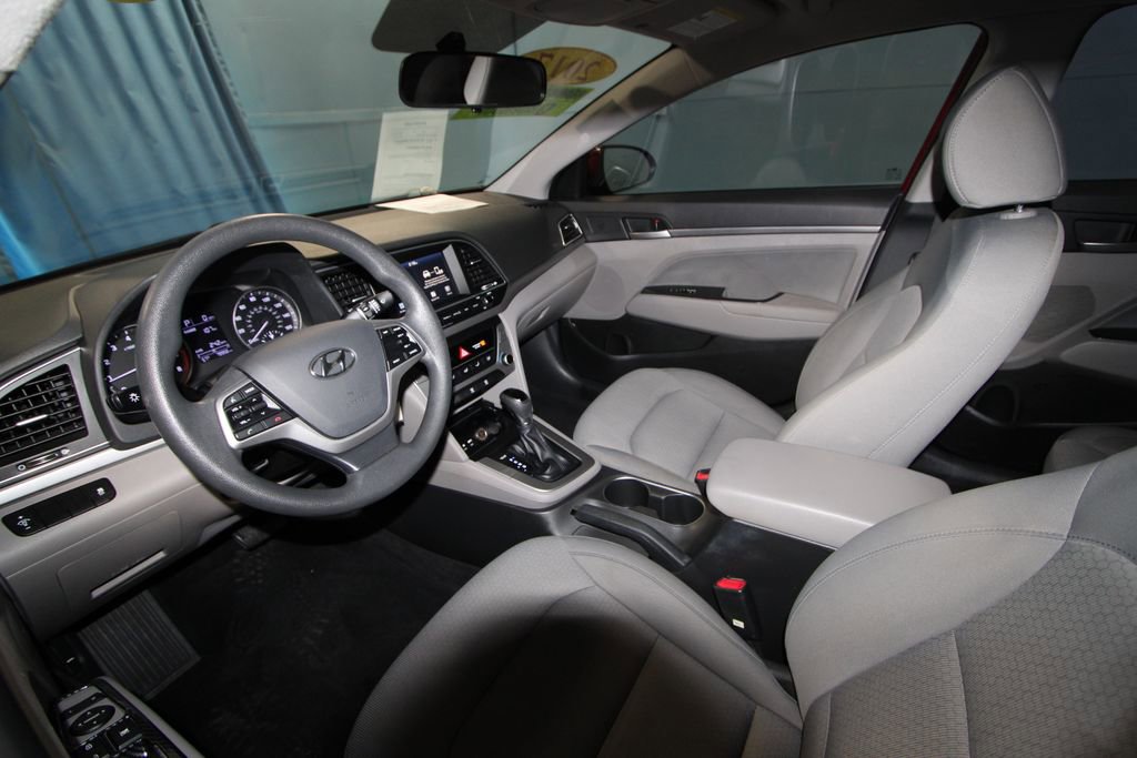Used 2017 Hyundai Elantra SE image 2