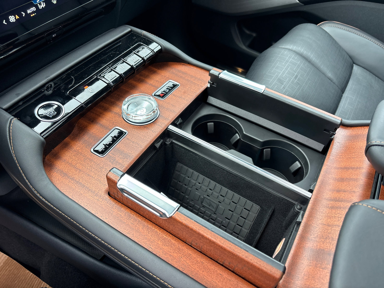 New 2026 Lincoln Navigator L Black Label AWD/4WD image 23